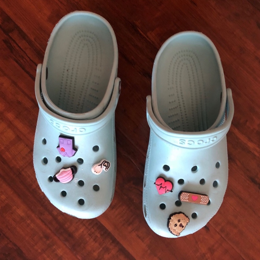 Crocs size 9 in women’s. Good condition.